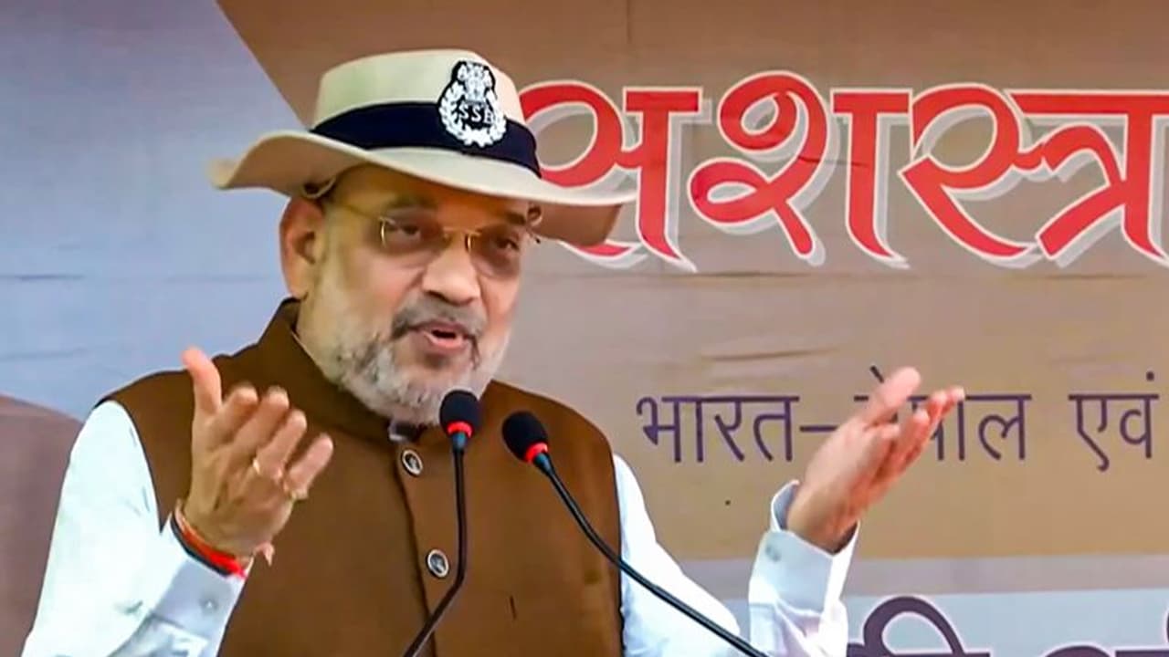 जम्मू कश्मीर के 3 दिनी दौरे पर अमित शाह, वैष्णोदेवी के दर्शन करेंगे, कई प्रोजेक्ट्स की नींव रखेंगे जम्मू कश्मीर के 3 दिनी दौरे पर अमित शाह, वैष्णोदेवी के दर्शन करेंगे, कई प्रोजेक्ट्स की नींव रखेंगे