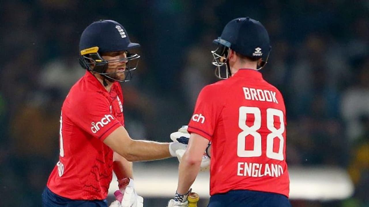 റിസ്‌വാന്‍ അസം നിരാശപ്പെടുത്തി, ഏഴാം ടി20യില്‍ ഇംഗ്ലണ്ടിന് ജയം; പാകിസ്ഥാനെതിരെ പരമ്പര