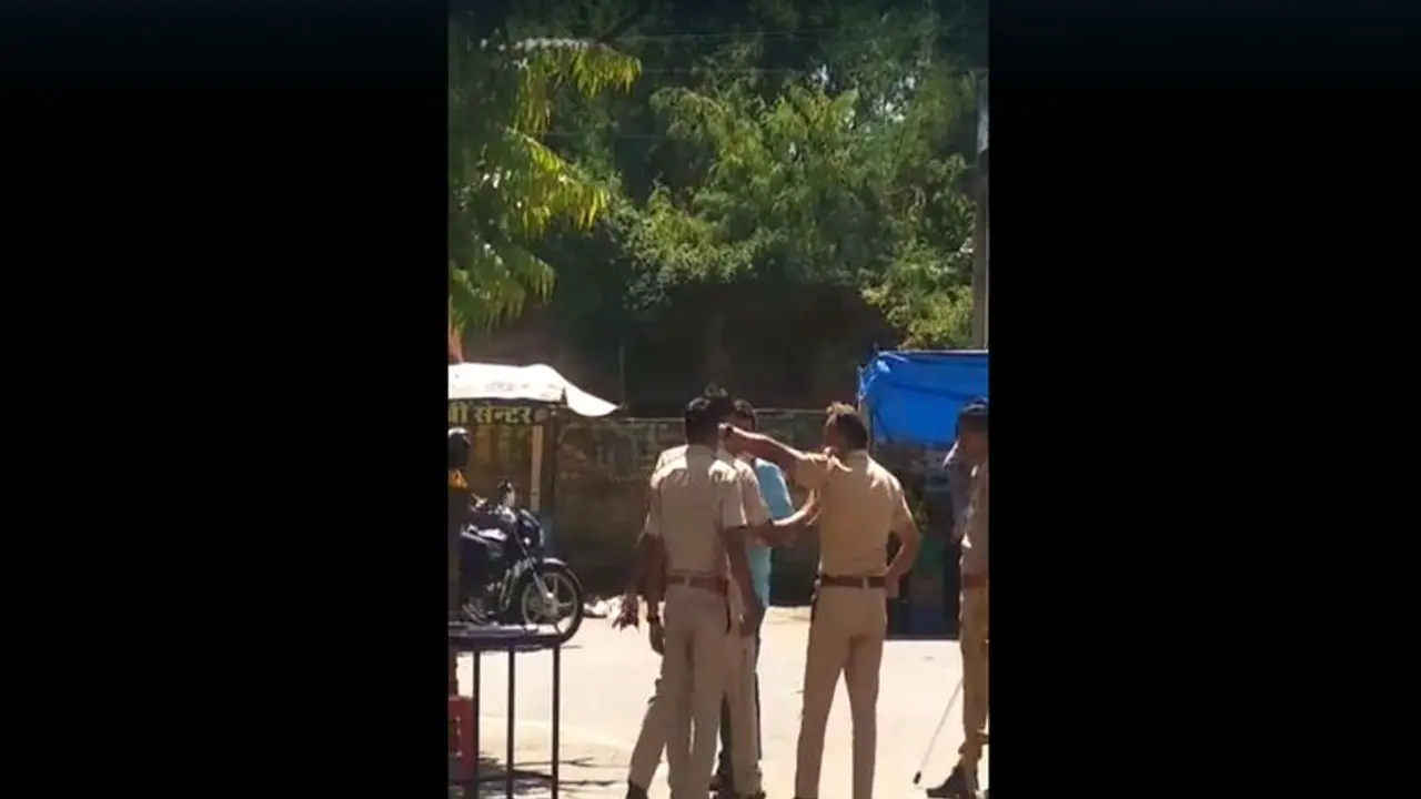 हेलमेट नहीं लगाने पर पुलिसवाले ने मारे 7 चांटे, वीडियो वायरल 