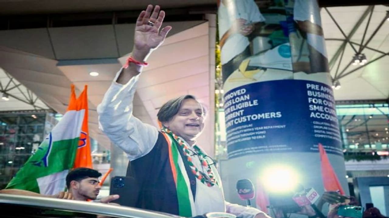 హైదరాబాద్కు శశి థరూర్.. దూరంగా తెలంగాణ కాంగ్రెస్ నాయకులు.. హైదరాబాద్కు శశి థరూర్.. దూరంగా తెలంగాణ కాంగ్రెస్ నాయకులు..