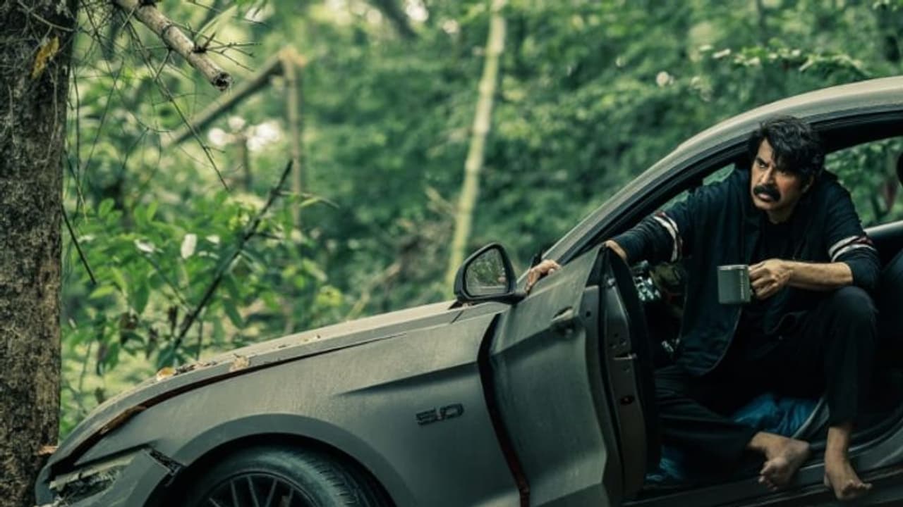 മരത്തില് ഇടിച്ച കാറിലിരുന്ന് കാപ്പി കുടിക്കുന്ന മമ്മൂട്ടി; 'ലൂക്ക് ആന്റണി' എത്താന് മൂന്ന് ദിനങ്ങള് മരത്തില് ഇടിച്ച കാറിലിരുന്ന് കാപ്പി കുടിക്കുന്ന മമ്മൂട്ടി; 'ലൂക്ക് ആന്റണി' എത്താന് മൂന്ന് ദിനങ്ങള്