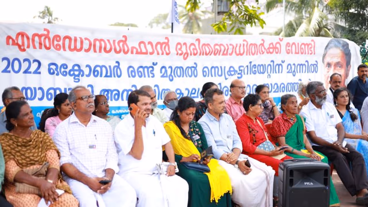 എൻഡോസൾഫാൻ ബാധിതർക്കായുളള ദയാബായിയുടെ സമരം കണ്ടില്ലെന്ന് നടിച്ച് സർക്കാർ, കരിദിനം ആചരിച്ച് സമരസമിതി