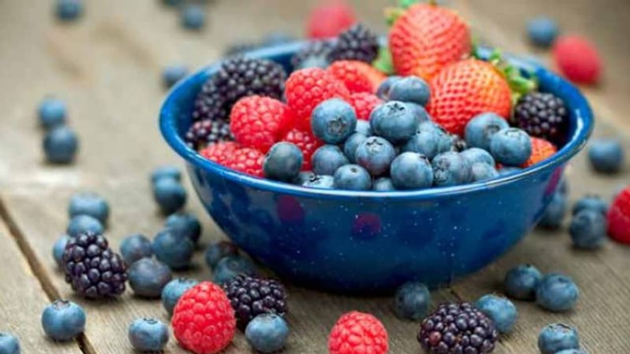 Belly Fat Loss: ശരീരത്തിലെ കൊഴുപ്പിനെ പുറംതള്ളാന്‍ ബെറി പഴങ്ങള്‍ സഹായിക്കുമോ?