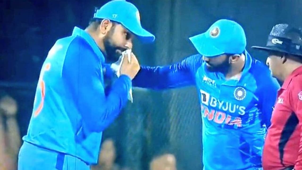 മൂക്കില്‍ നിന്ന് രക്തം വന്നിട്ടും ഗ്രൗണ്ട് വിടാതെ രോഹിത് ; ഫീല്‍ഡര്‍മാര്‍ക്ക് വിലപ്പെട്ട നിര്‍ദേശം വീഡിയോ