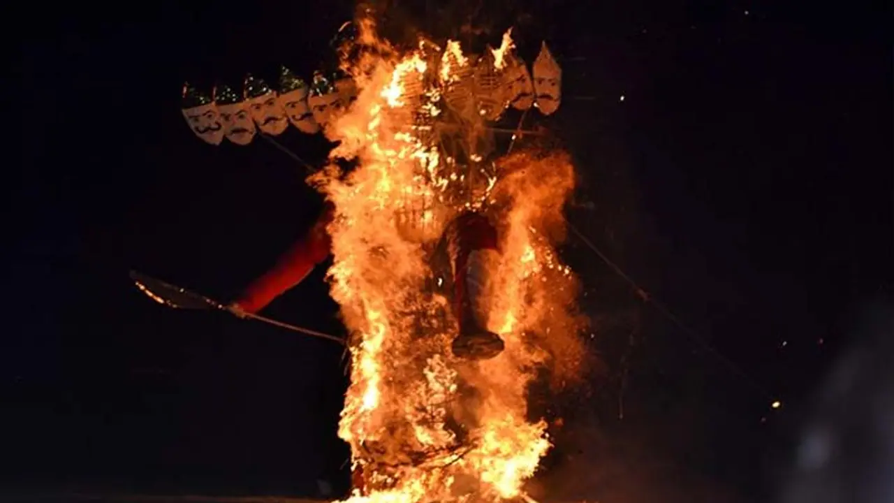 Dussehra 2022: इन 5 लोगों का श्राप बना रावण के सर्वनाश का कारण, शूर्पणखा भी है इनमें शामिल Dussehra 2022: इन 5 लोगों का श्राप बना रावण के सर्वनाश का कारण, शूर्पणखा भी है इनमें शामिल