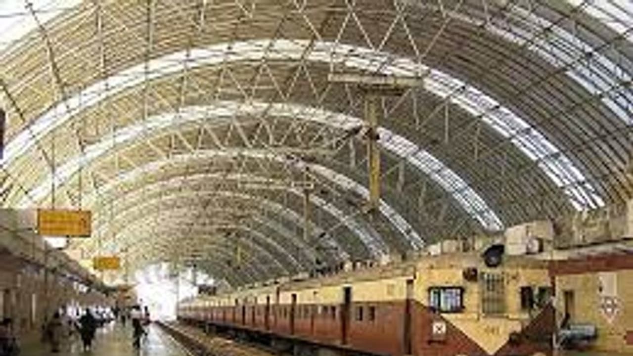 நவீன வசதிகளுடன் ரயில் நிலையங்கள் மறுசீரமைப்பு .. என்னென்ன வசதிகள் வரப்போகுது தெரியுமா..? மத்திய அமைச்சர் 