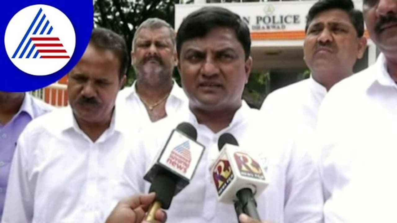 ಧಾರವಾಡ: ಬಾವಿಯನ್ನ ಹುಡುಕಿಕೊಡುವಂತೆ ದೂರು, ಶಾಸಕರೇ ಬಾವಿ ನುಂಗಿದ್ರಾ? ಧಾರವಾಡ: ಬಾವಿಯನ್ನ ಹುಡುಕಿಕೊಡುವಂತೆ ದೂರು, ಶಾಸಕರೇ ಬಾವಿ ನುಂಗಿದ್ರಾ?