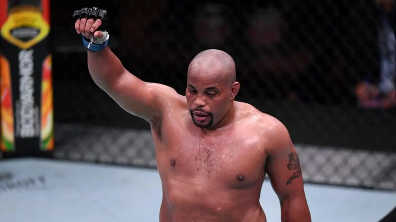 WWE: Top former UFC star to be 'Special Guest Referee' during Riddle Rollins 'Fight Pit' match WWE: Top former UFC star to be 'Special Guest Referee' during Riddle Rollins 'Fight Pit' match