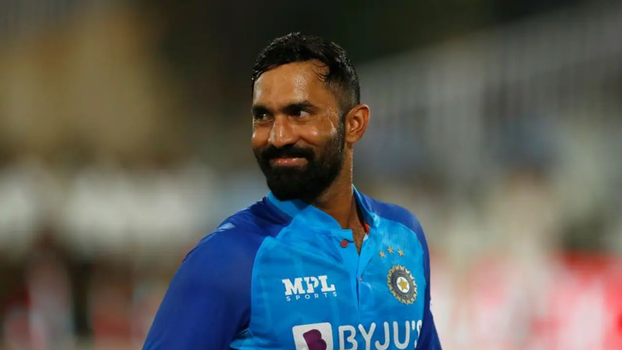 ஒரு ஆள் ஒரே நேரத்துல 2 இடத்துல இருக்கமுடியாது! டிராவிட்டை விமர்சித்த ரவி சாஸ்திரிக்கு தினேஷ் கார்த்திக் பதிலடி