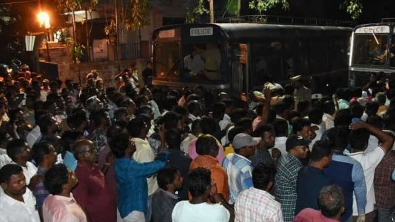 புதுச்சேரி மின்துறை ஊழியர்கள் போராட்டம் ஒத்திவைப்பு... முதல்வருடனான பேச்சுவார்த்தைக்கு பின் முடிவு!! புதுச்சேரி மின்துறை ஊழியர்கள் போராட்டம் ஒத்திவைப்பு... முதல்வருடனான பேச்சுவார்த்தைக்கு பின் முடிவு!!