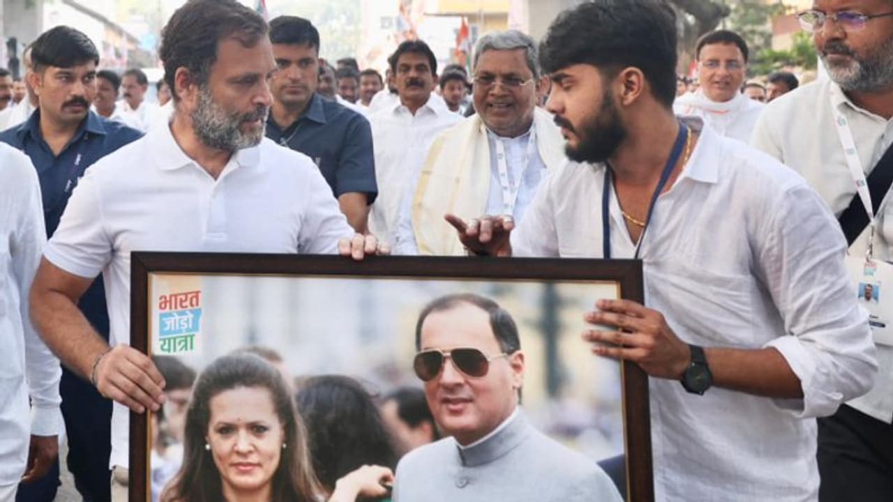 കോണ്ഗ്രസിന്റെ ശക്തി പ്രകടനമാക്കി മാറ്റി കര്ണാടകയിലെ ഭാരത് ജോഡോ യാത്ര കോണ്ഗ്രസിന്റെ ശക്തി പ്രകടനമാക്കി മാറ്റി കര്ണാടകയിലെ ഭാരത് ജോഡോ യാത്ര