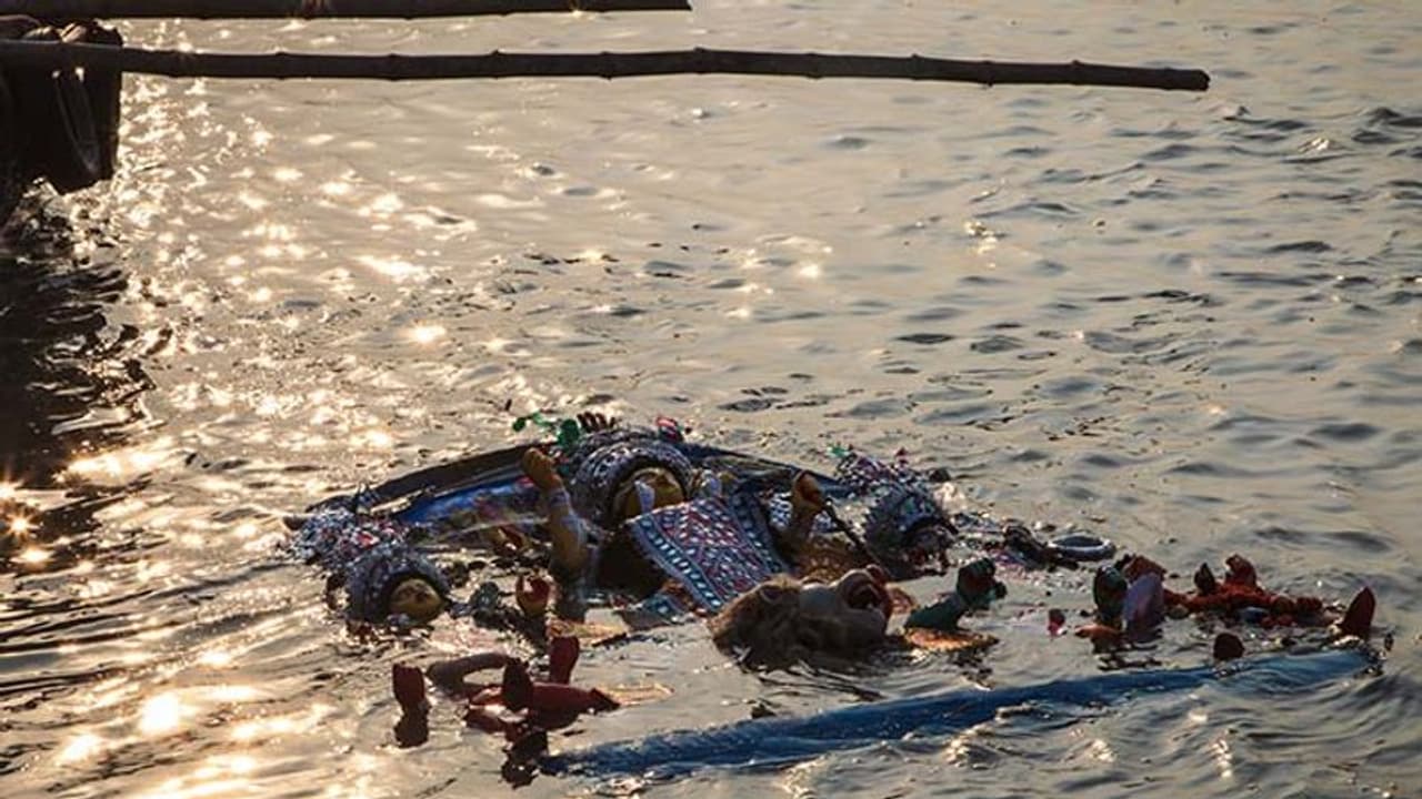 Durga Visarjan 2022: 4 और 5 अक्टूबर को कब करें दुर्गा प्रतिमा व जवारों का विसर्जन? जानें मुहूर्त और विधि