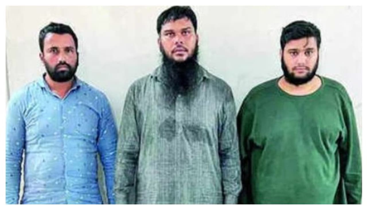 ഹൈദരാബാദിൽ ലഷ്കർ പ്രവർത്തകർ പിടിയിൽ; റെയ്ഡിൽ കണ്ടെടുത്തത് പാകിസ്താൻ ഡ്രോണിൽ എത്തിച്ചുനൽകിയ ഗ്രനേഡുകൾ ഹൈദരാബാദിൽ ലഷ്കർ പ്രവർത്തകർ പിടിയിൽ; റെയ്ഡിൽ കണ്ടെടുത്തത് പാകിസ്താൻ ഡ്രോണിൽ എത്തിച്ചുനൽകിയ ഗ്രനേഡുകൾ