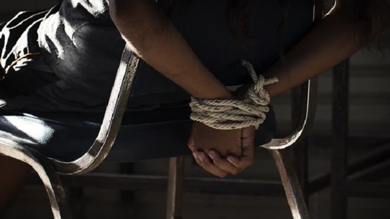 గుంటూరులో కిడ్నాప్ కలకలం.. మిర్చి యార్డులో వ్యాపారిని ఎత్తుకెళ్లిన దుండగులు..!