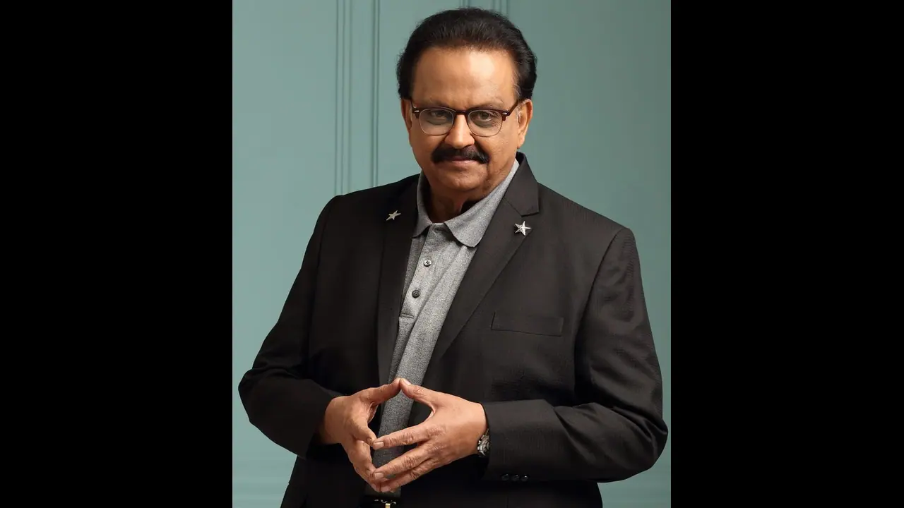 గుంటూరులో ఎస్పీ బాల సుబ్రమహ్మణ్యం విగ్రహం తొలగింపు.. క‌ళాకారుల ఆగ్ర‌హం..