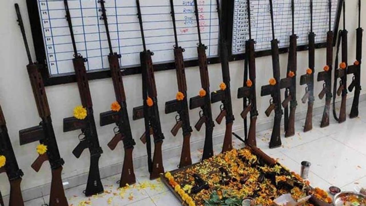 Ayudha Puja 2022: क्यों की जाती है आयुध पूजा? जानें इसका महत्व, इतिहास और शुभ मुहूर्त 