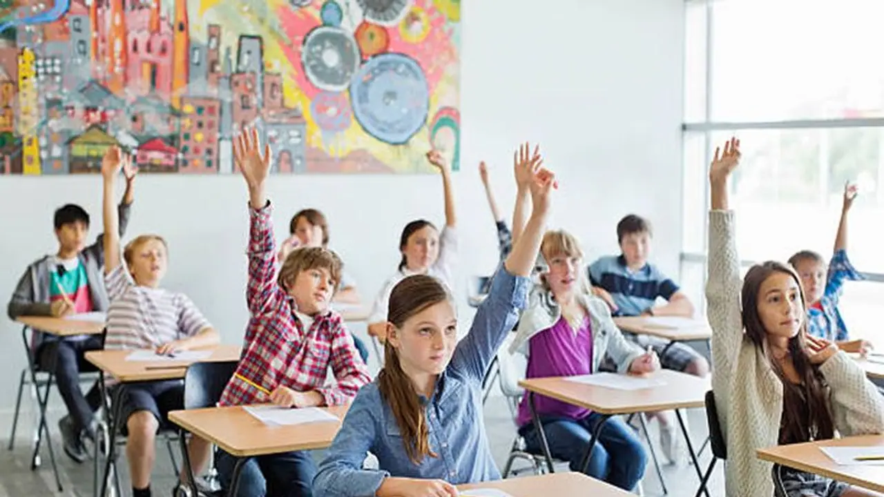 कहीं सिर्फ तीन बार ही जा सकते हैं टॉयलेट, कहीं दो घंटे सोने की छूट, इन स्कूलों में गजब के हैं नियम कहीं सिर्फ तीन बार ही जा सकते हैं टॉयलेट, कहीं दो घंटे सोने की छूट, इन स्कूलों में गजब के हैं नियम