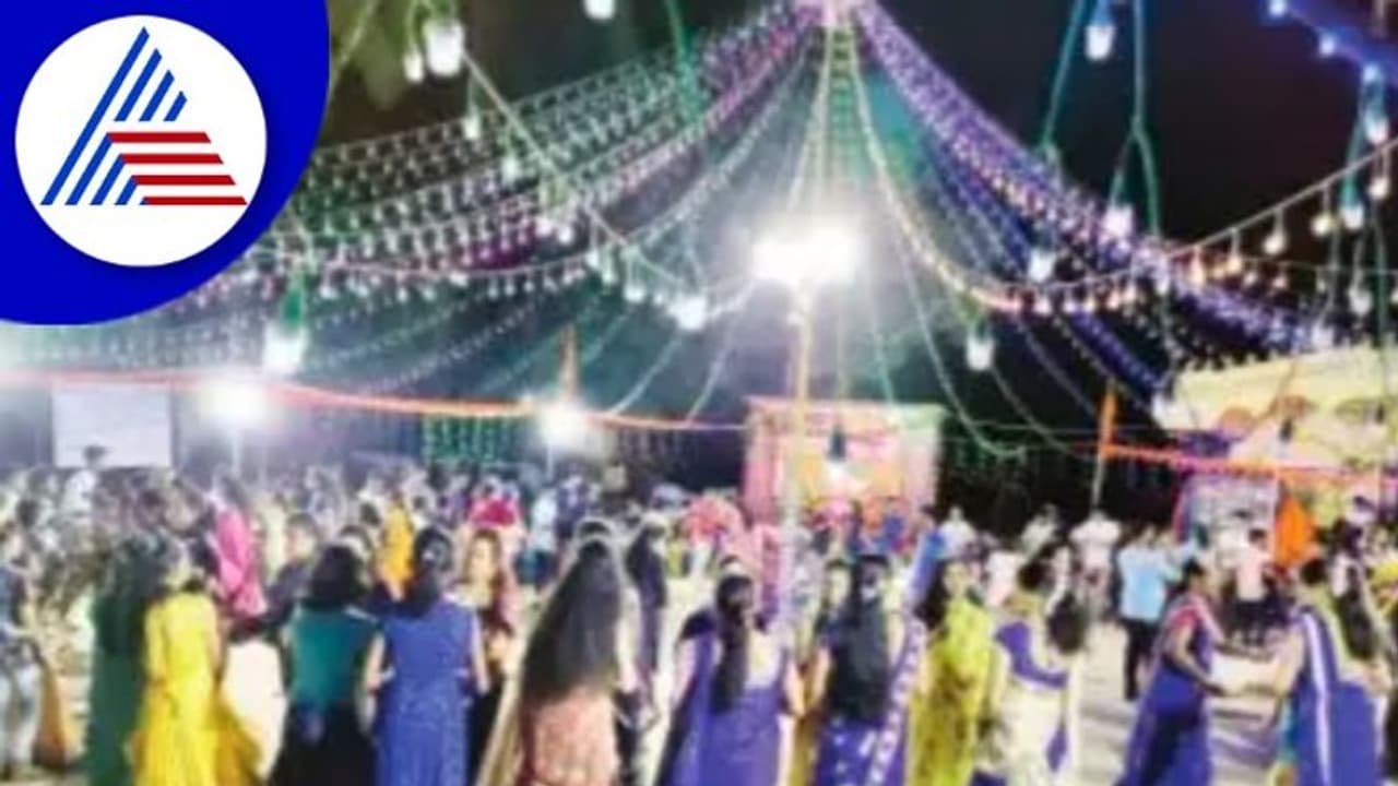 ನವರಾತ್ರಿ ಸಂಭ್ರಮದಲ್ಲಿ ಕಳೆಗಟ್ಟಿದ ದಾಂಡಿಯಾ ನೃತ್ಯ