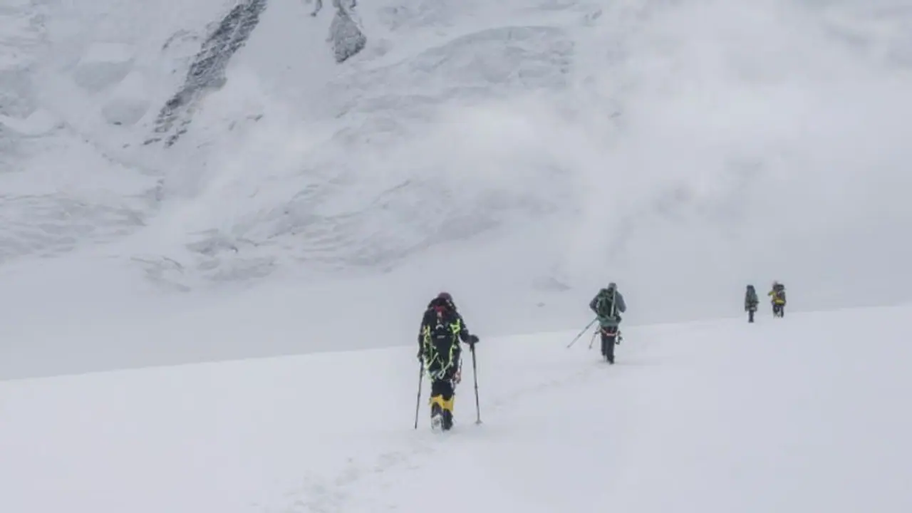 Uttarakhand Avalanche: अबतक 16 पर्वतारोहियों का शव बरामद, रेस्क्यू ऑपरेशन के दौरान 8 घायलों को भी बचाया