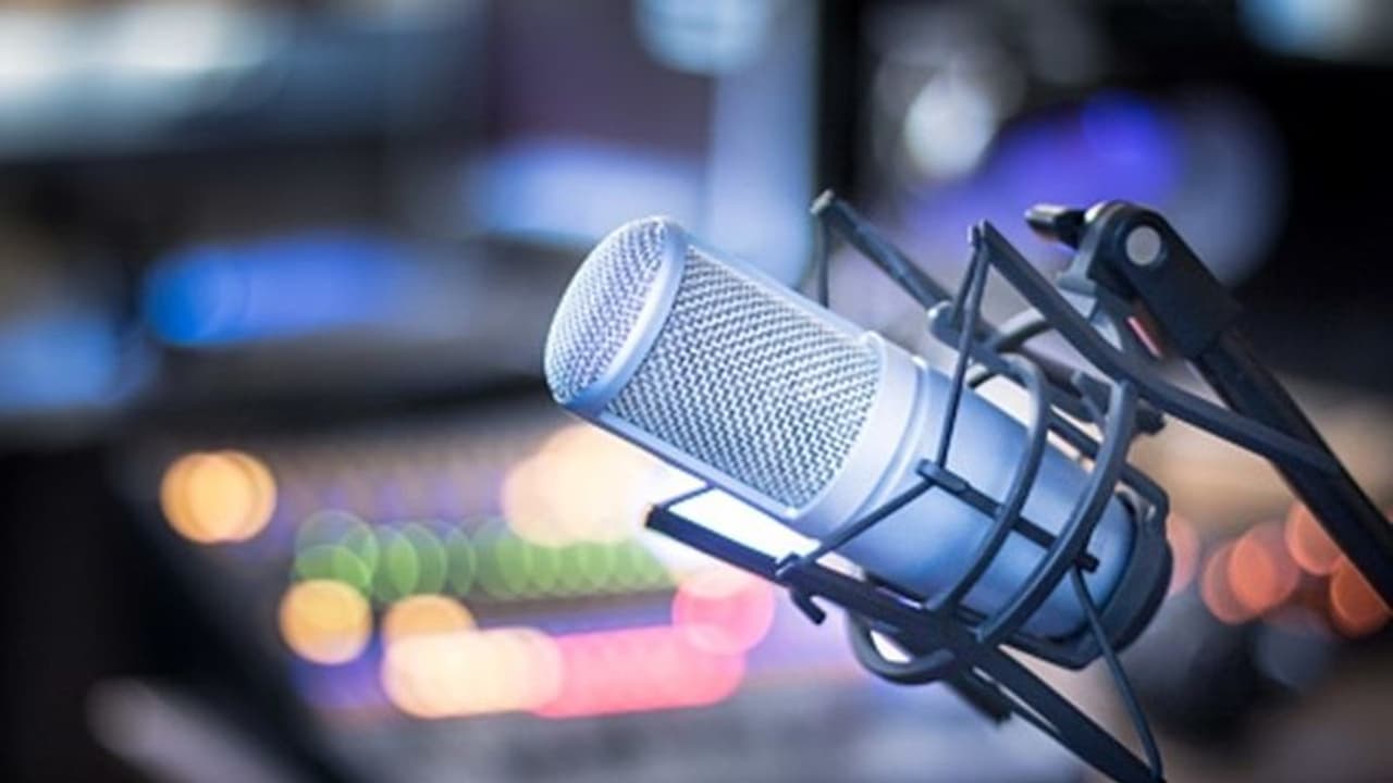 देश में गांव गांव तक गूंजेगी एफएम रेडियो की झंकार, सरकार ने इन 3 बड़े बदलावों को दी मंजूरी देश में गांव गांव तक गूंजेगी एफएम रेडियो की झंकार, सरकार ने इन 3 बड़े बदलावों को दी मंजूरी