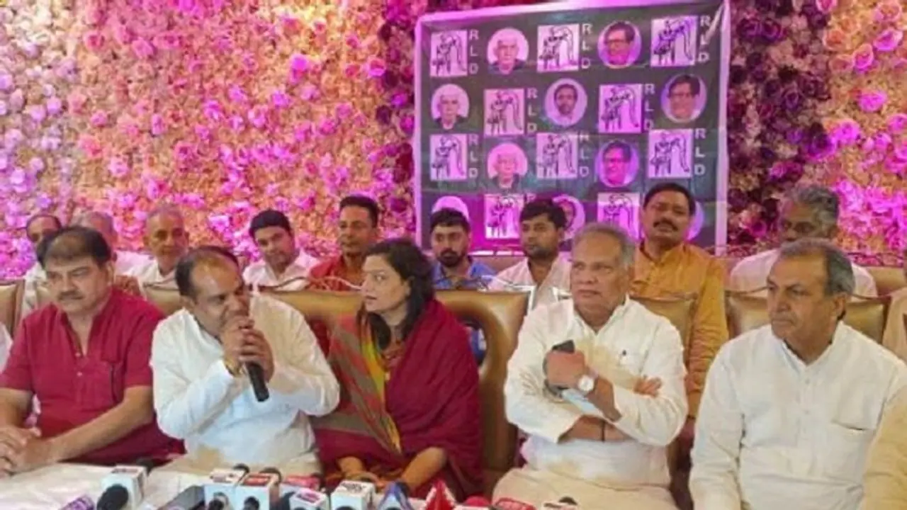 पश्चिमी उत्तर प्रदेश में बीजेपी को लगा बड़ा झटका, नगर पालिका लोनी की चेयमैन ने थाम लिया RLD का दामन पश्चिमी उत्तर प्रदेश में बीजेपी को लगा बड़ा झटका, नगर पालिका लोनी की चेयमैन ने थाम लिया RLD का दामन