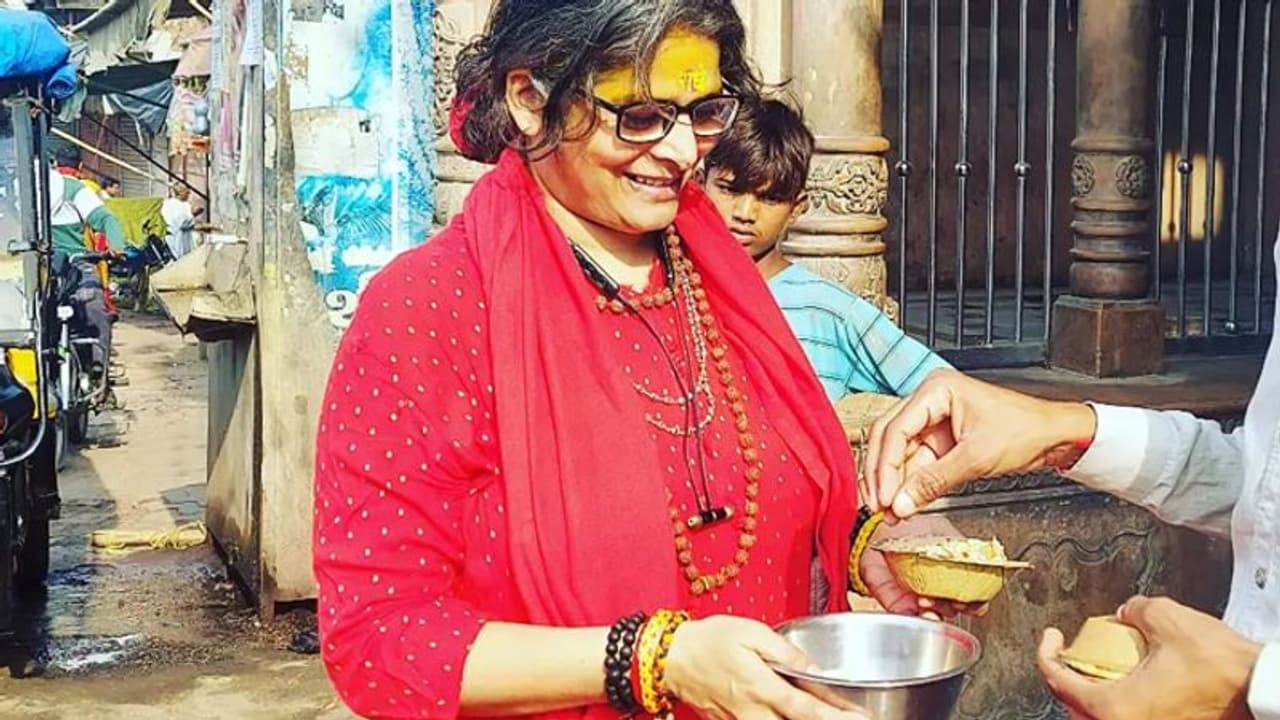 सड़कों पर भीख मांगती दिखी 'दिया और बाती हम' जैसे सीरियल्स की एक्ट्रेस, झोपड़ी में बिता रही है जिंदगी सड़कों पर भीख मांगती दिखी 'दिया और बाती हम' जैसे सीरियल्स की एक्ट्रेस, झोपड़ी में बिता रही है जिंदगी