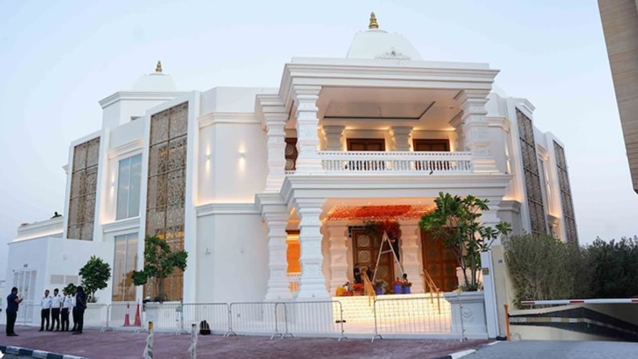 దుబాయ్ లో హిందూ దేవాలయం ప్రారంభం.. ఆ ఆలయం చాలా ప్రత్యేకం.. దుబాయ్ లో హిందూ దేవాలయం ప్రారంభం.. ఆ ఆలయం చాలా ప్రత్యేకం..