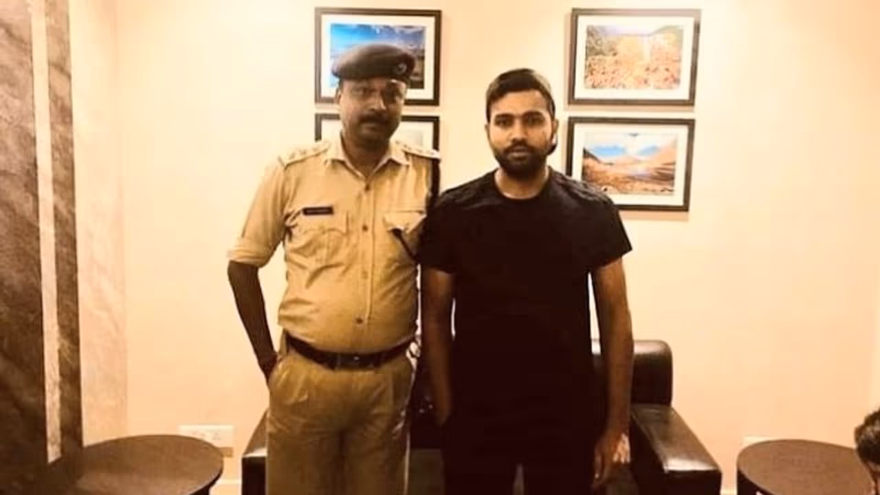 ಪಂದ್ಯಕ್ಕೂ ಮುನ್ನ ಅರೆಸ್ಟ್? ರೋಹಿತ್ ಫೋಟೋ ಹಂಚಿದ ಪೊಲೀಸ್ ಕಮಿಷನರ್ಗೆ ಫ್ಯಾನ್ಸ್ ಪ್ರಶ್ನೆ! ಪಂದ್ಯಕ್ಕೂ ಮುನ್ನ ಅರೆಸ್ಟ್? ರೋಹಿತ್ ಫೋಟೋ ಹಂಚಿದ ಪೊಲೀಸ್ ಕಮಿಷನರ್ಗೆ ಫ್ಯಾನ್ಸ್ ಪ್ರಶ್ನೆ!