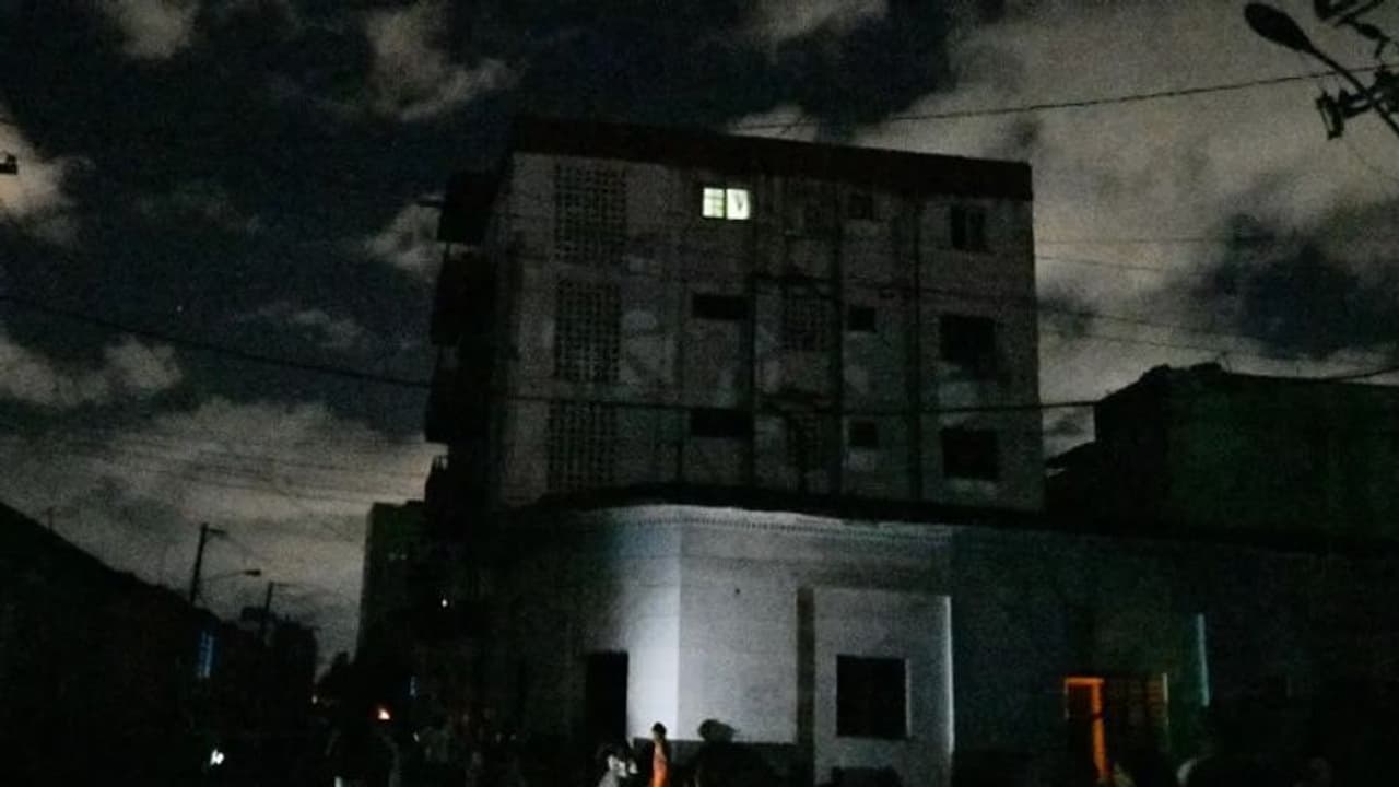 വൈദ്യുതിയില്ല; ബംഗ്ലദേശിന്‍റെ ഭൂരിഭാഗം പ്രദേശവും ഇരുട്ടില്‍