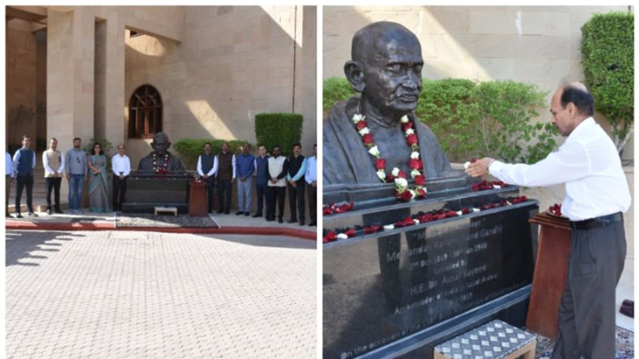 റിയാദിലെ ഇന്ത്യൻ എംബസിയിൽ ഗാന്ധി ജയന്തി ആഘോഷിച്ചു റിയാദിലെ ഇന്ത്യൻ എംബസിയിൽ ഗാന്ധി ജയന്തി ആഘോഷിച്ചു