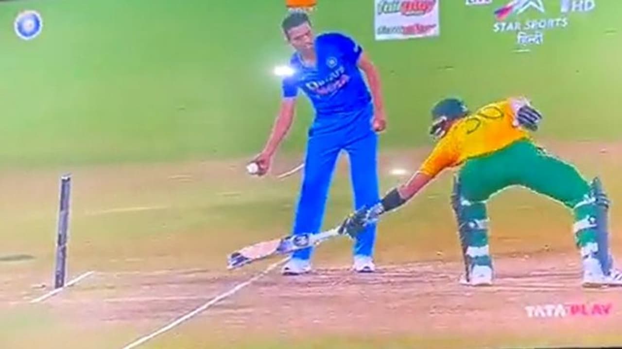 ട്രൈസ്റ്റന്‍ സ്റ്റബ്സിനെ റണ്ണൗട്ടാക്കാതെ 'മാന്യനായി' ചാഹര്‍ വീഡിയോ