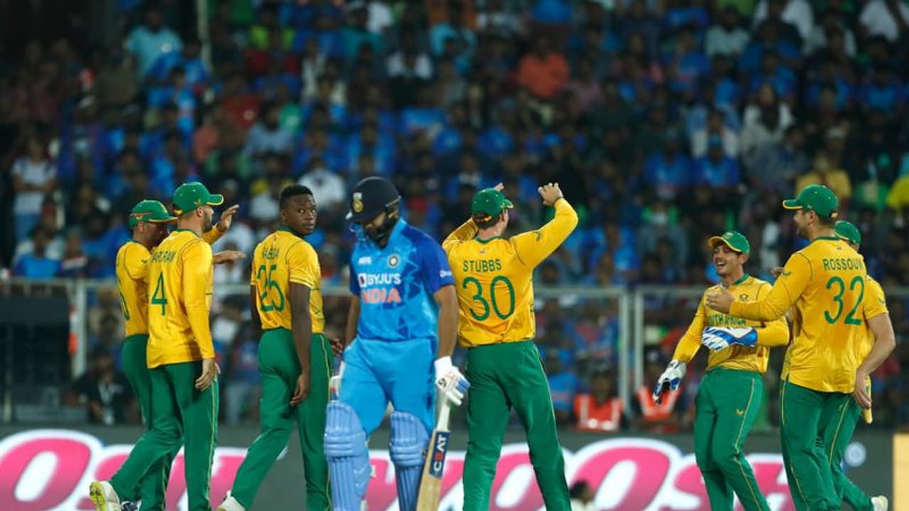 IND vs SA T20 ಭಾರತದ ಕ್ವೀನ್ ಸ್ವೀಪ್ ಸರಣಿ ಗೆಲುವಿಗೆ ರೋಸೋ ಬ್ರೇಕ್, ಅಂತಿಮ ಪಂದ್ಯದಲ್ಲಿ ಸೋಲಿನ ಶಾಕ್! IND vs SA T20 ಭಾರತದ ಕ್ವೀನ್ ಸ್ವೀಪ್ ಸರಣಿ ಗೆಲುವಿಗೆ ರೋಸೋ ಬ್ರೇಕ್, ಅಂತಿಮ ಪಂದ್ಯದಲ್ಲಿ ಸೋಲಿನ ಶಾಕ್!