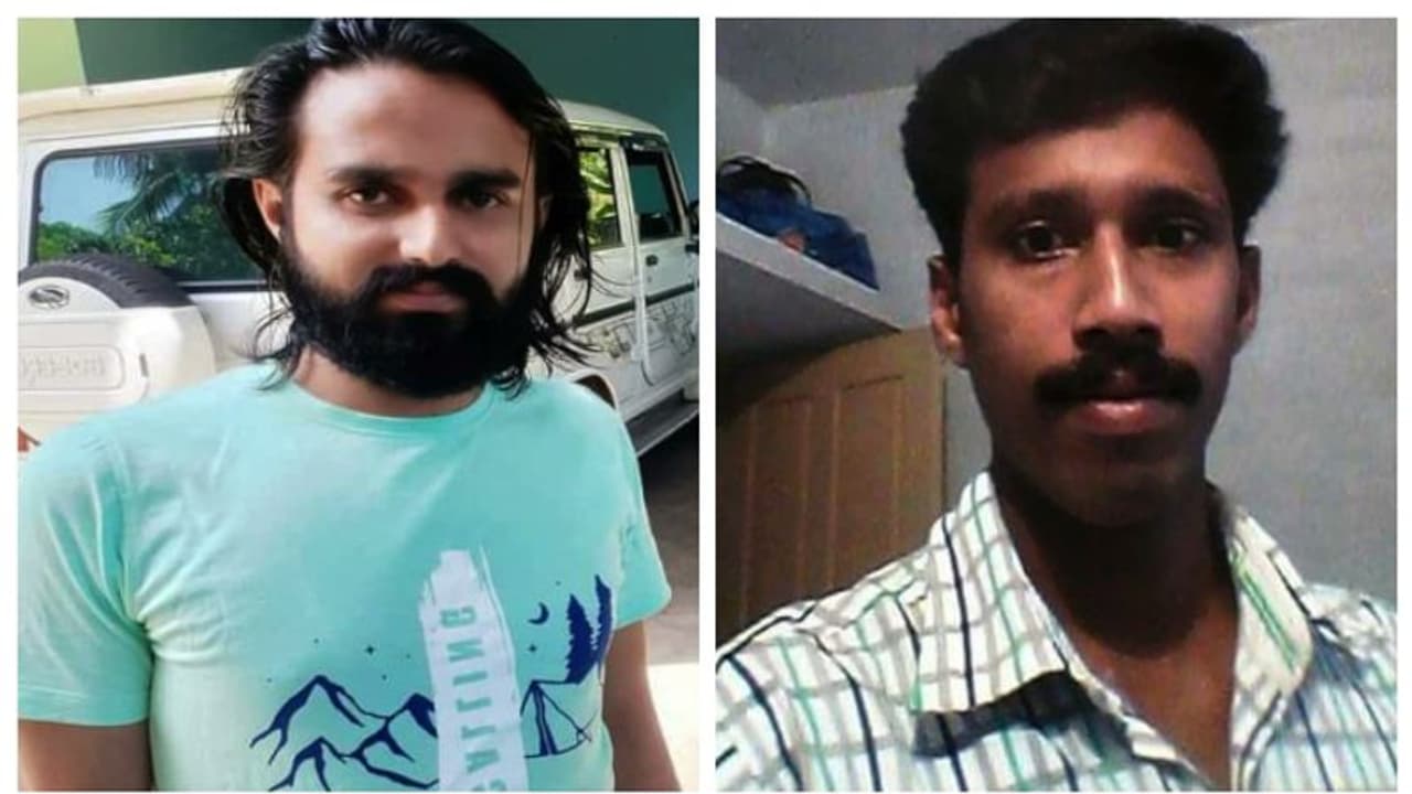 റോഡരുകിൽ വിശ്രമിക്കുന്നതിനിടെ കാറ് പാഞ്ഞുകയറി,കൊല്ലത്ത് 2 യുവാക്കള്ക്ക് ദാരുണാന്ത്യം,വാഹനം നിര്ത്താതെ പോയി റോഡരുകിൽ വിശ്രമിക്കുന്നതിനിടെ കാറ് പാഞ്ഞുകയറി,കൊല്ലത്ത് 2 യുവാക്കള്ക്ക് ദാരുണാന്ത്യം,വാഹനം നിര്ത്താതെ പോയി