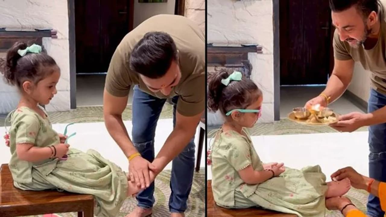 राज कुंद्रा ने किया बेटी का पूजन, लोग बोले '100 चूहे खाकर बिल्ली हज को चली' राज कुंद्रा ने किया बेटी का पूजन, लोग बोले '100 चूहे खाकर बिल्ली हज को चली'