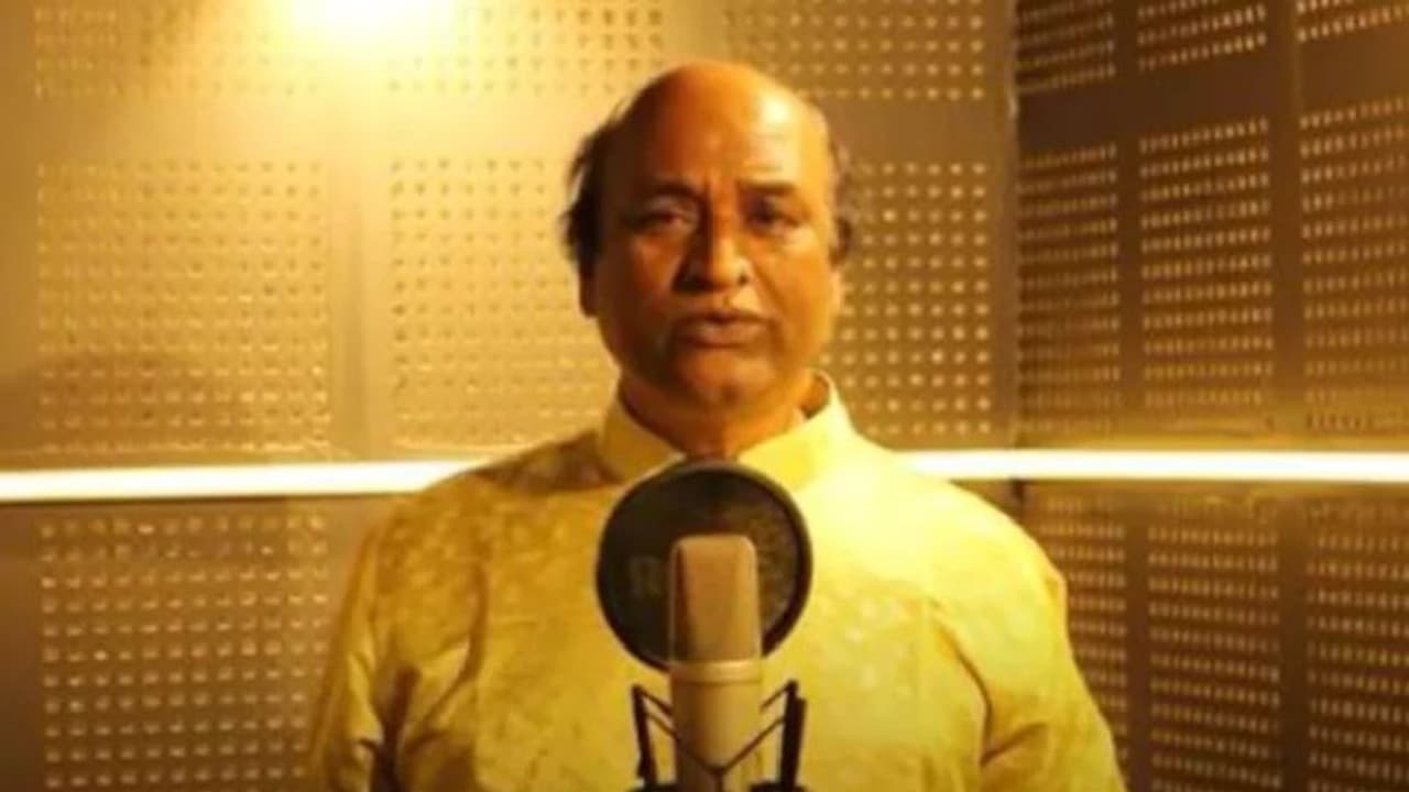 ಹಾಡುತ್ತಲೇ ಕುಸಿದು ಬಿದ್ದು ಕೊನೆಯುಸಿರೆಳೆದ ಗಾಯಕ: ನವರಾತ್ರಿ ಸಂಭ್ರಮದ ವೇಳೆ ದುರಂತ