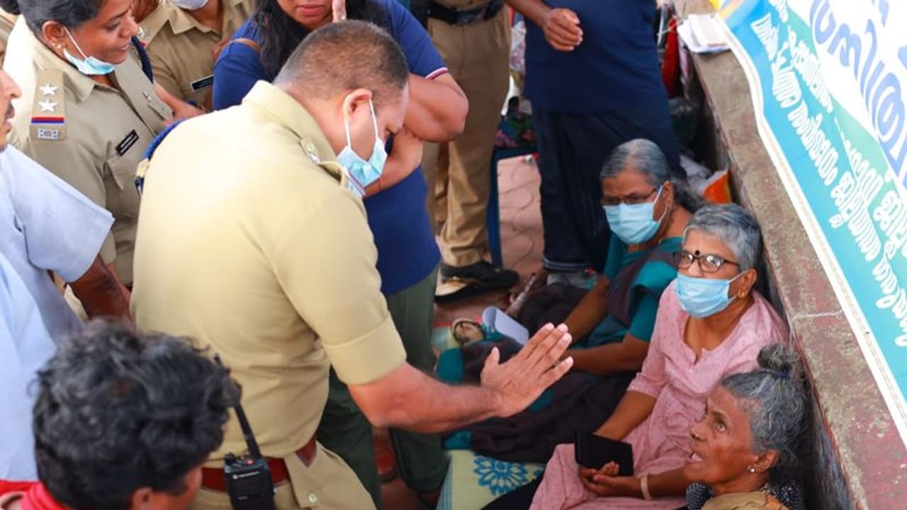 'ചര്‍ച്ചയ്ക്ക് തയ്യാറാകുന്നില്ല', പ്രതിഷേധവുമായി എൻഡോസൾഫാൻ സമരസമിതി,മന്ത്രിയുടെ വീട്ടിലേക്ക് മാര്‍ച്ച് നടത്തും