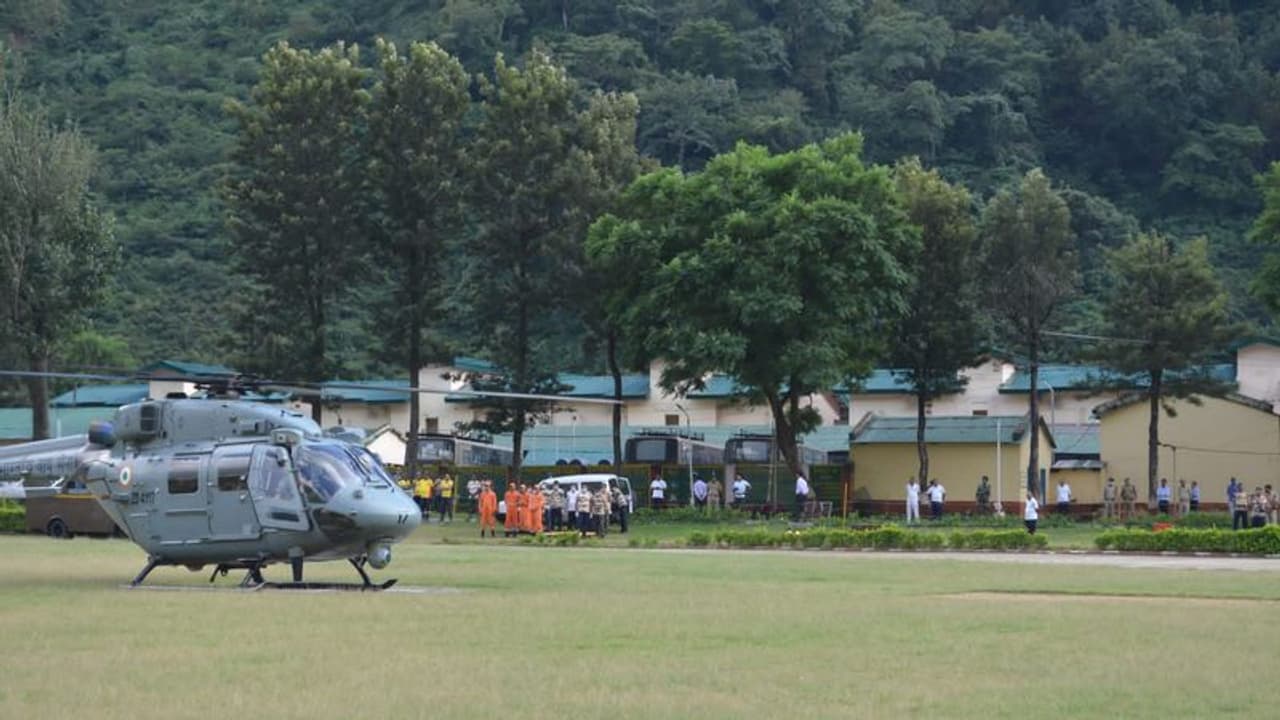 উত্তরাখণ্ডের ৬ জন আহতকে হেলিকপ্টারে সরানো হল উত্তরকাশীতে আইটিবিপির ১২ নম্বর ব্যাটালিয়নে উত্তরাখণ্ডের ৬ জন আহতকে হেলিকপ্টারে সরানো হল উত্তরকাশীতে আইটিবিপির ১২ নম্বর ব্যাটালিয়নে