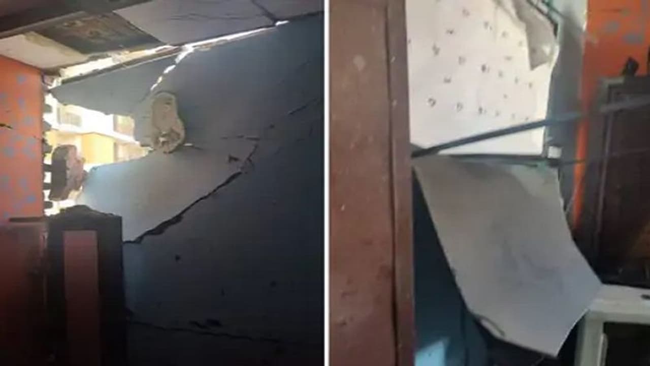 गाजियाबाद: एलईडी टीवी में अचानक हुए विस्फोट से किशोर की मौत, कमरे से उठा धुआं और 200 मीटर तक सुनाई दी आवाज गाजियाबाद: एलईडी टीवी में अचानक हुए विस्फोट से किशोर की मौत, कमरे से उठा धुआं और 200 मीटर तक सुनाई दी आवाज