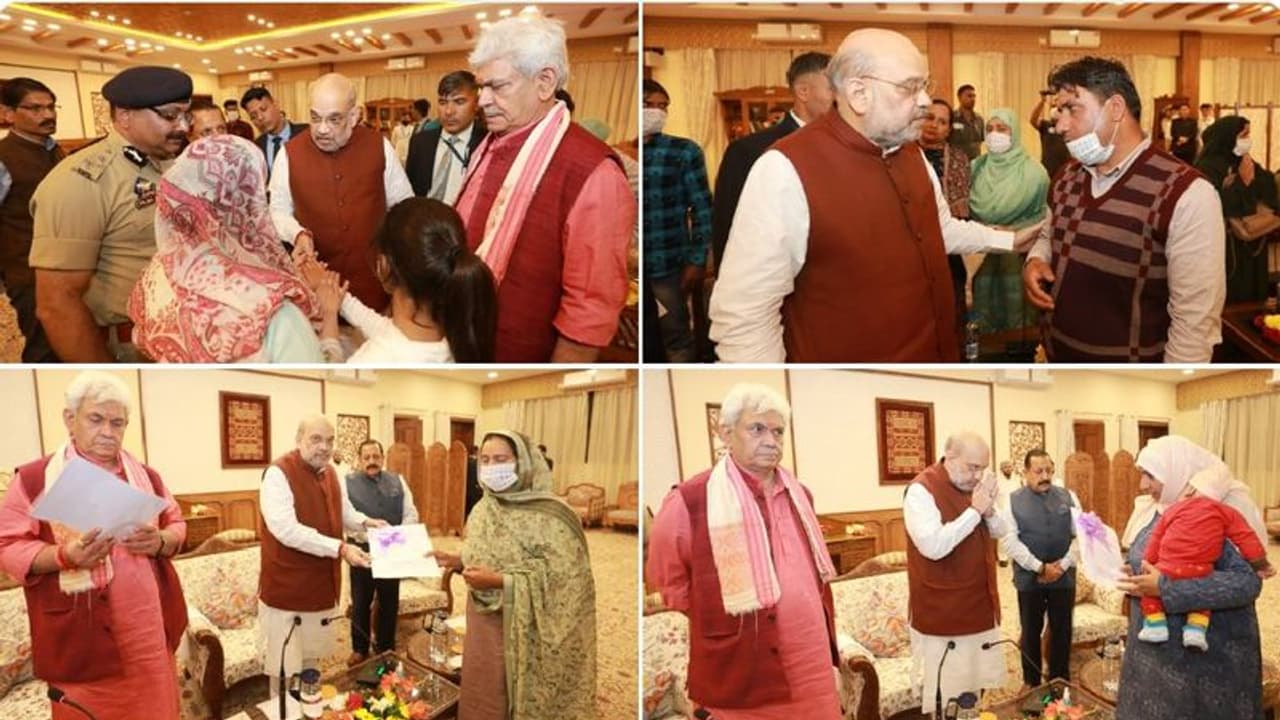 ಹುತಾತ್ಮರಾದ ನಾಲ್ವರು ಜಮ್ಮು ಪೊಲೀಸ್ ಕುಟುಂಬಕ್ಕೆ ಉದ್ಯೋಗ: ನೇಮಕಾತಿ ಪತ್ರ ನೀಡಿದ ಅಮಿತ್ ಷಾ