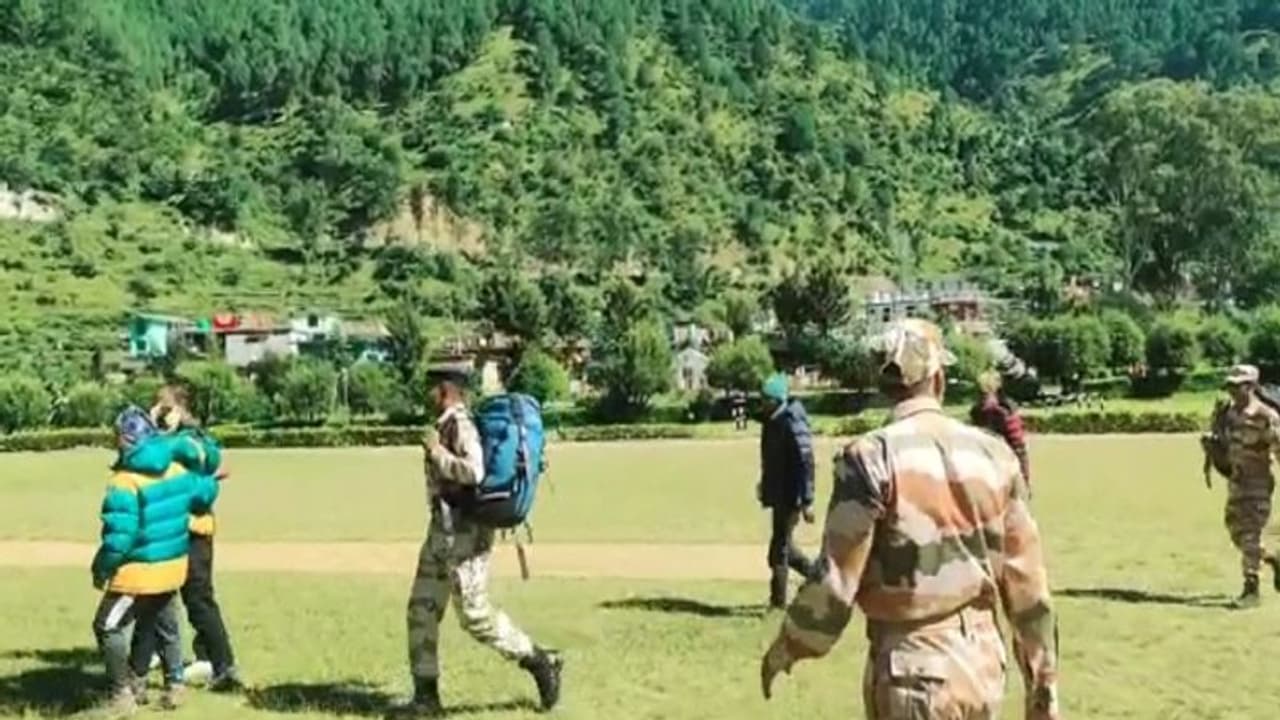 उत्तराखंड हिमस्खलन: पर्वतारोहियों का पता लगाने के लिए तलाशी अभियान फिर से शुरू, हेलीपैड लाए गए 8 घायल