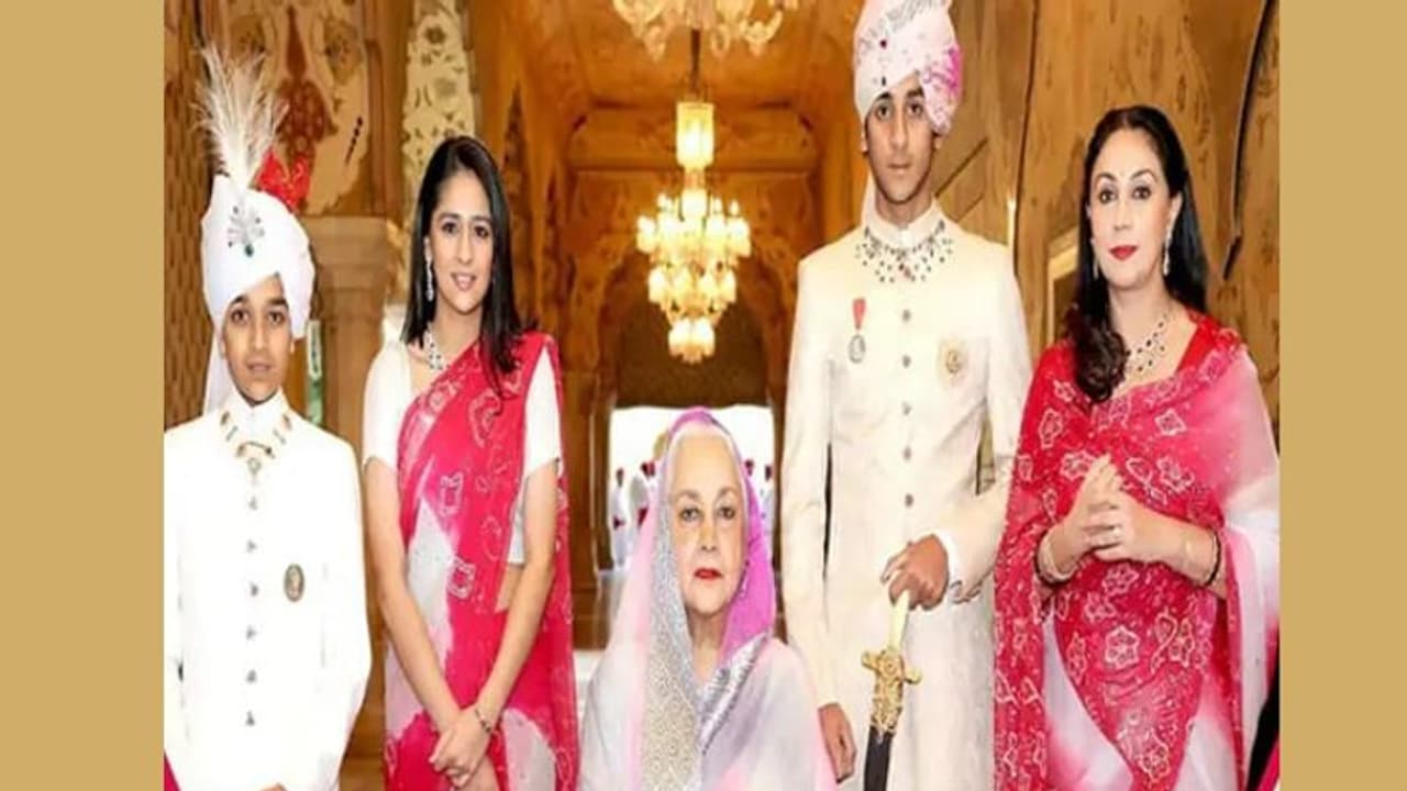 स्पेशल स्टोरीः विजयादशमी पर आपको मिलाते हैं रावण का वध करने वाले श्रीराम के जयपुर में रह रहे वंशजों से स्पेशल स्टोरीः विजयादशमी पर आपको मिलाते हैं रावण का वध करने वाले श्रीराम के जयपुर में रह रहे वंशजों से