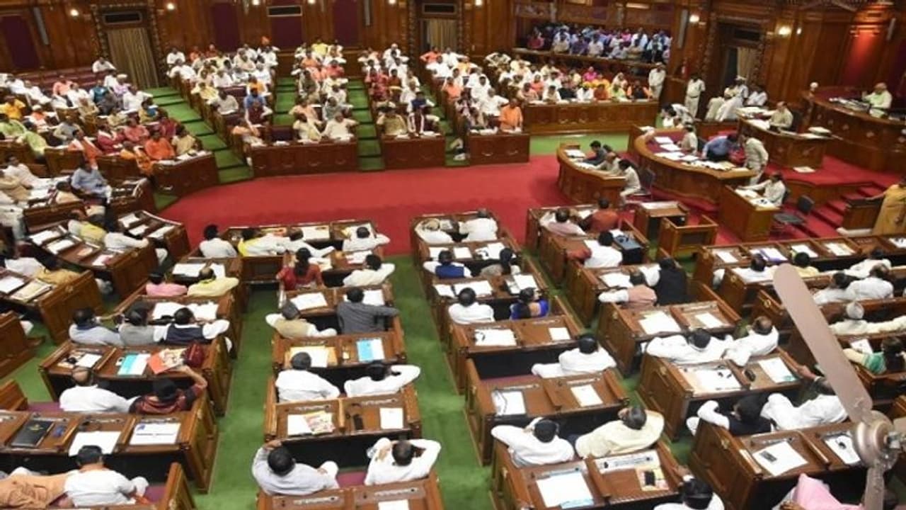 एक और विशेष सत्र बुलाने की तैयारी में योगी सरकार, विधायक बताएंगे 10 खरब डॉलर अर्थव्यवस्था बनाने का राज एक और विशेष सत्र बुलाने की तैयारी में योगी सरकार, विधायक बताएंगे 10 खरब डॉलर अर्थव्यवस्था बनाने का राज