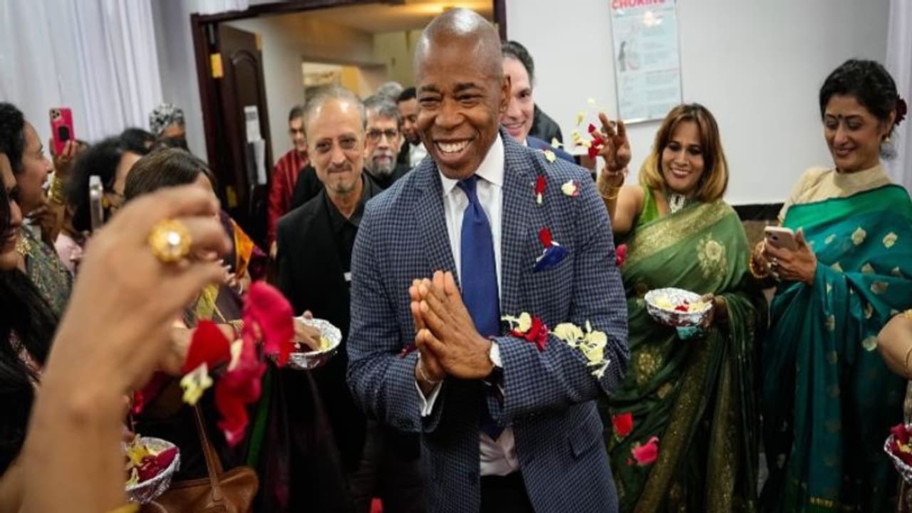 বিদেশের মাটিতে দুর্গাপুজো, নিউ ইয়র্ক সিটির বাঙালিদের পাশে মেয়র এরিক অ্যাডামস