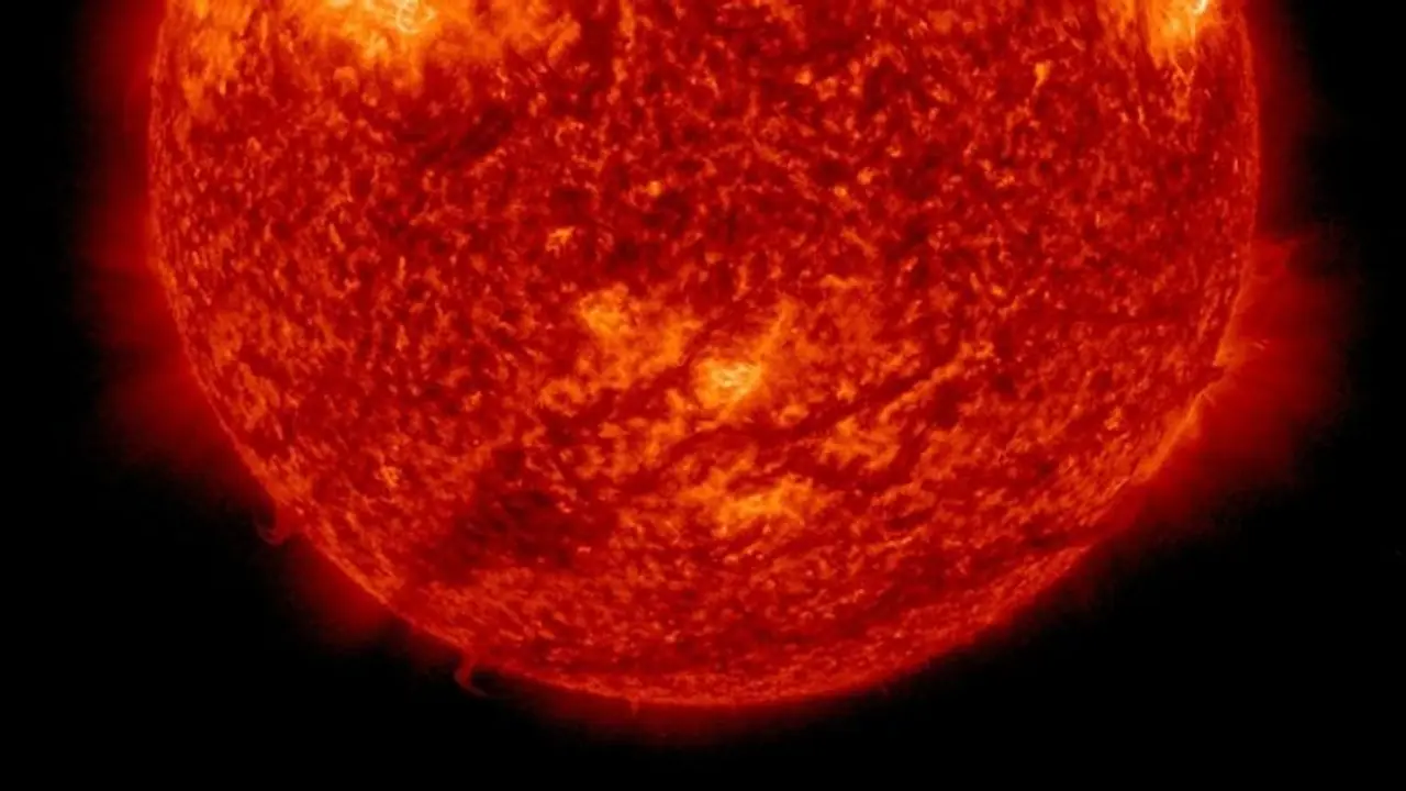 সূর্যের দক্ষিণ গোলার্ধে ভয়ঙ্কর বিস্ফোরণ, বিপন্ন হতে পারে পৃথিবীর যোগাযোগ ব্যবস্থা সূর্যের দক্ষিণ গোলার্ধে ভয়ঙ্কর বিস্ফোরণ, বিপন্ন হতে পারে পৃথিবীর যোগাযোগ ব্যবস্থা