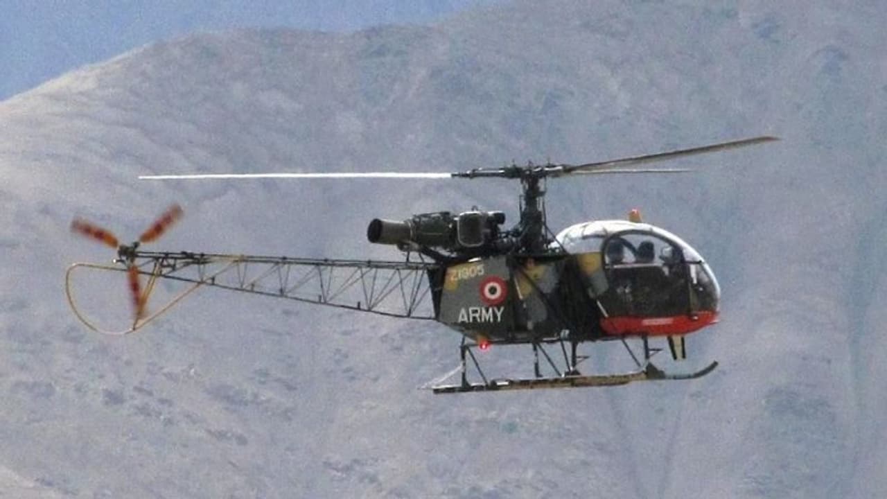 ಅರುಣಾಚಲ ಪ್ರದೇಶದಲ್ಲಿ ಸೇನಾ ಹೆಲಿಕಾಪ್ಟರ್ ಪತನ: ಇಬ್ಬರು ಪೈಲಟ್ಗಳು ನಾಪತ್ತೆ..! ಅರುಣಾಚಲ ಪ್ರದೇಶದಲ್ಲಿ ಸೇನಾ ಹೆಲಿಕಾಪ್ಟರ್ ಪತನ: ಇಬ್ಬರು ಪೈಲಟ್ಗಳು ನಾಪತ್ತೆ..!