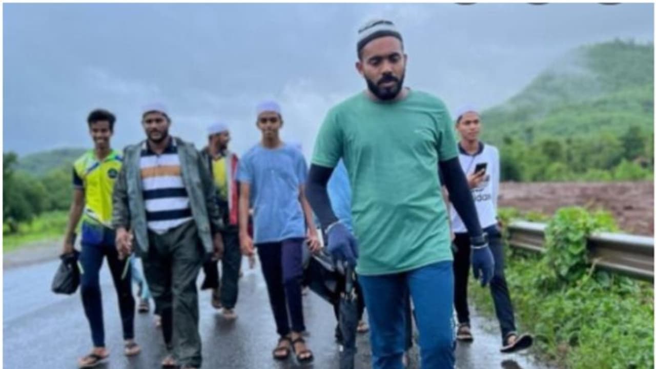 ശിഹാബ് ചോറ്റൂരിന്റെ ഹജ്ജ് യാത്രയിൽ പ്രതിസന്ധി; വിസ നൽകാനാകില്ലെന്ന് പാകിസ്ഥാൻ കോടതി ശിഹാബ് ചോറ്റൂരിന്റെ ഹജ്ജ് യാത്രയിൽ പ്രതിസന്ധി; വിസ നൽകാനാകില്ലെന്ന് പാകിസ്ഥാൻ കോടതി