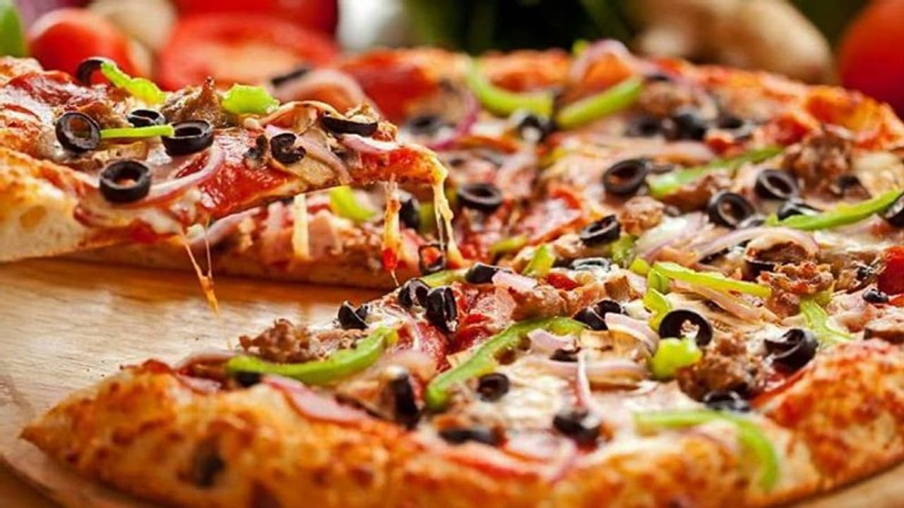 National Pizza Day 2023 : പിസ്സയ്ക്ക് എന്ത് കൊണ്ടാണ് ഇത്രയും ഡിമാന്റ്? National Pizza Day 2023 : പിസ്സയ്ക്ക് എന്ത് കൊണ്ടാണ് ഇത്രയും ഡിമാന്റ്?