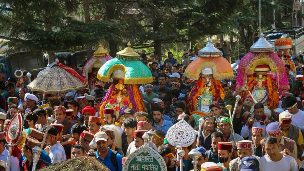 कुल्लू अंतरराष्ट्रीय दशहरा महोत्सव: भगवान रघुनाथ की रथयात्रा में शामिल हुए पीएम मोदी, जानिए क्यों है खास