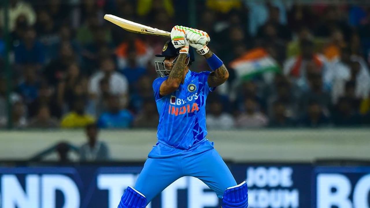 ടി20 റാങ്കിംഗ്: ഇളക്കംതട്ടാതെ സൂര്യകുമാര്‍ യാദവിന്‍റെ കസേര; കുതിച്ച് ന്യൂസിലന്‍ഡ് ബാറ്റര്‍ 