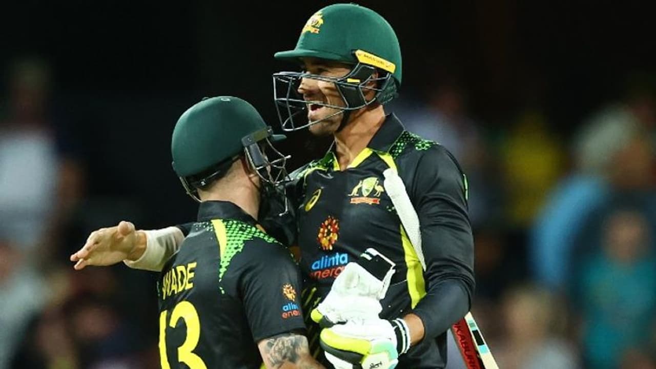 കൈവിട്ടു കളിച്ച് വിന്ഡീസ്; ആവേശപ്പോരില് ഓസീസിന് ജയം കൈവിട്ടു കളിച്ച് വിന്ഡീസ്; ആവേശപ്പോരില് ഓസീസിന് ജയം